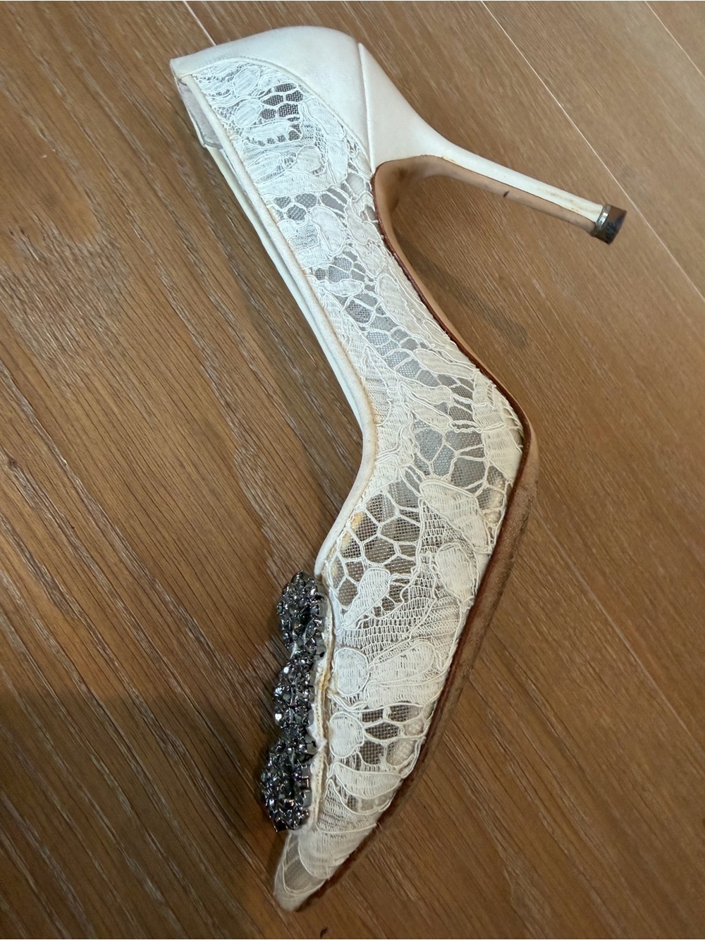 Women's Ivory Lace Embellished Pointed-Toe Pump - Picture 6 of 14
